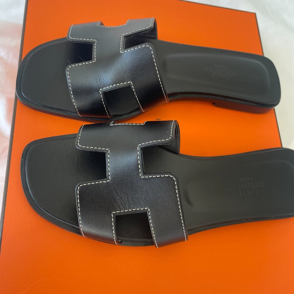 Hermes Oran Sandal in Black Leather - Picture 7 of 12